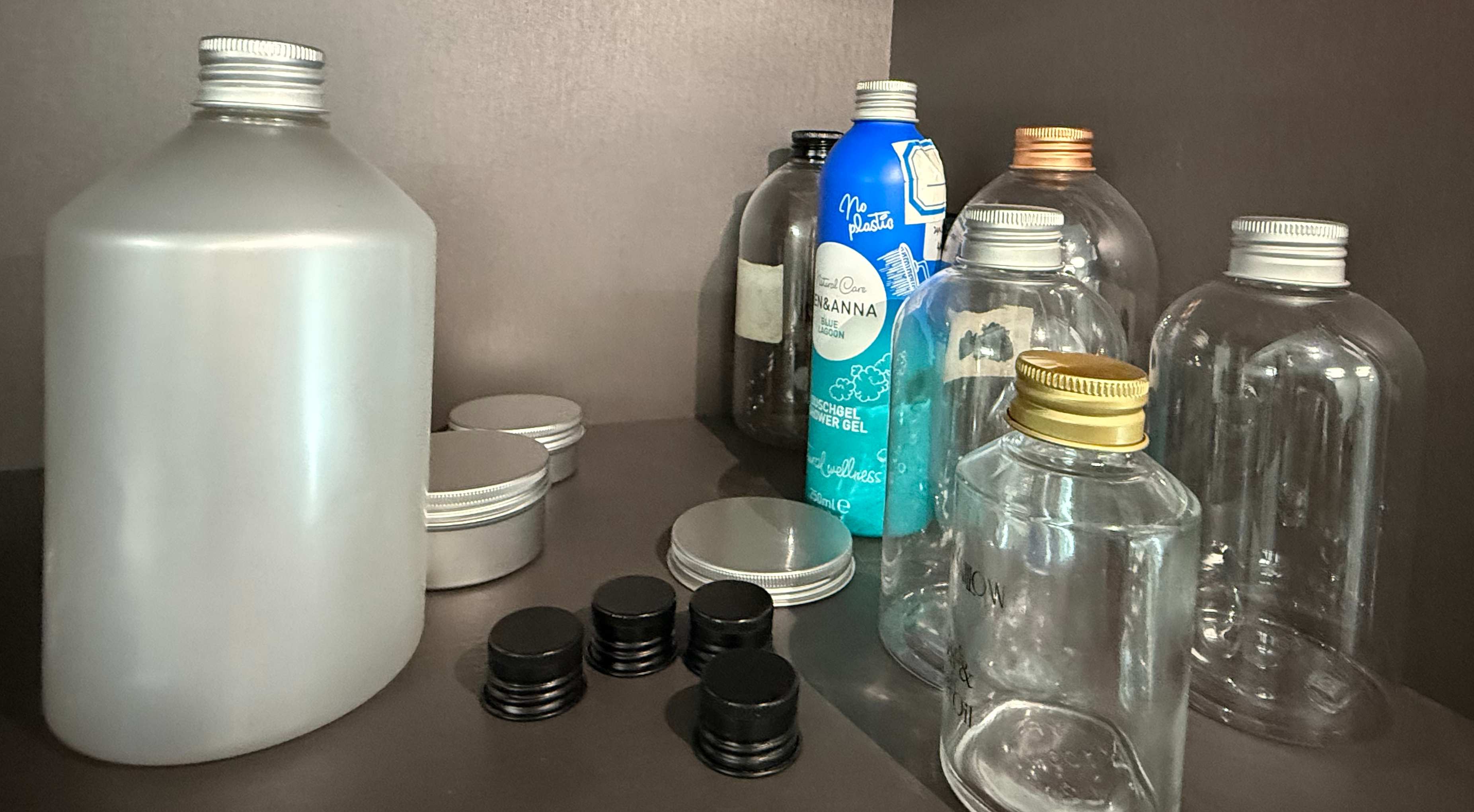 Customized Cosmetic Plastic Bottle Caps and Glass Caps: A Complete Guide